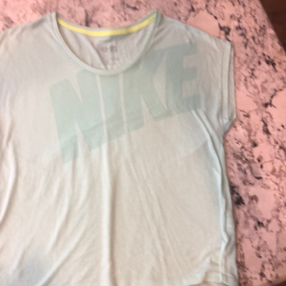 Nike top